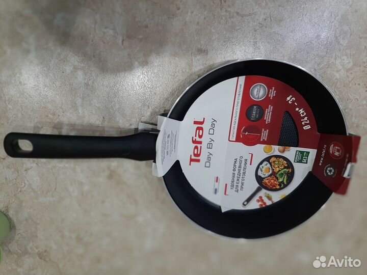 Продам новую сковородку Tefal 24 см