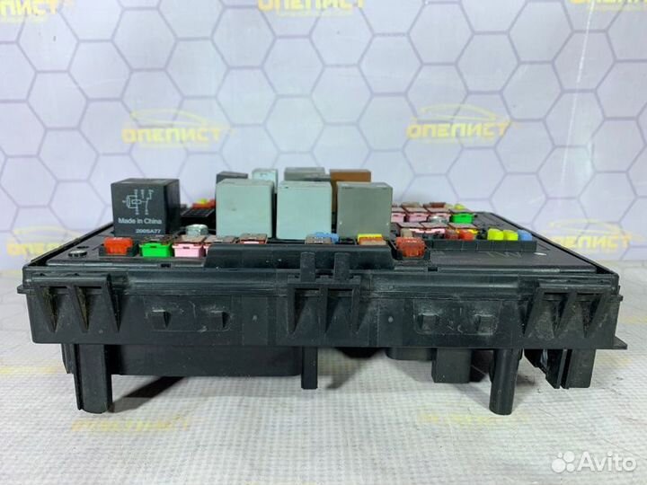 Блок предохранителей передний Opel Astra J A14NET