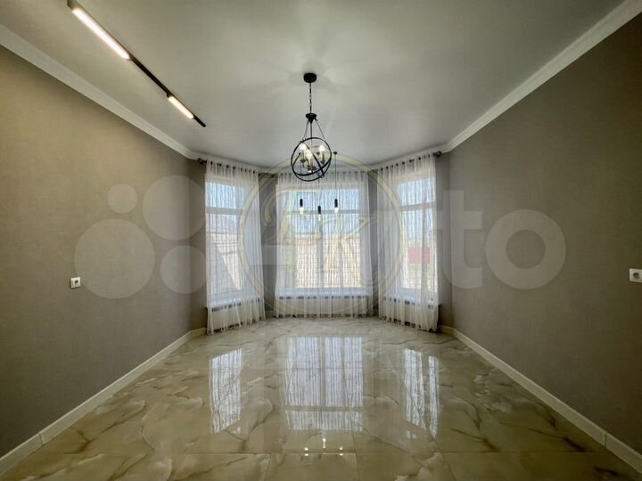 Дом 175 м² на участке 5 сот.