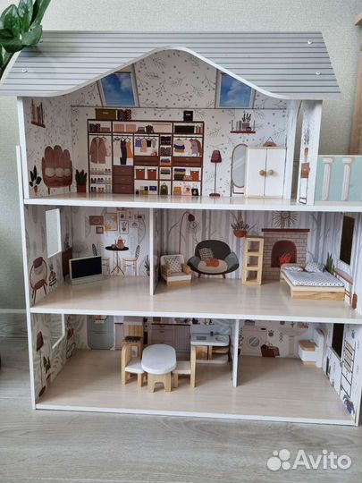Кукольный домик с мебелью