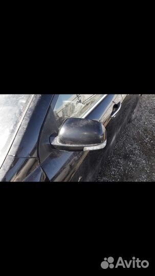 Джили эмгрант, Левое зеркало чёрное