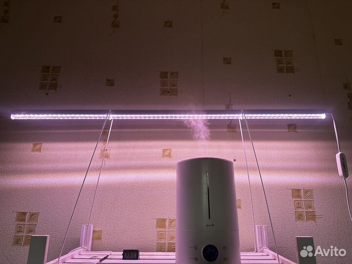 Светильник для растений с подставкой