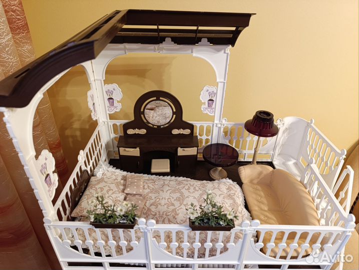 Кукольный домик с мебелью