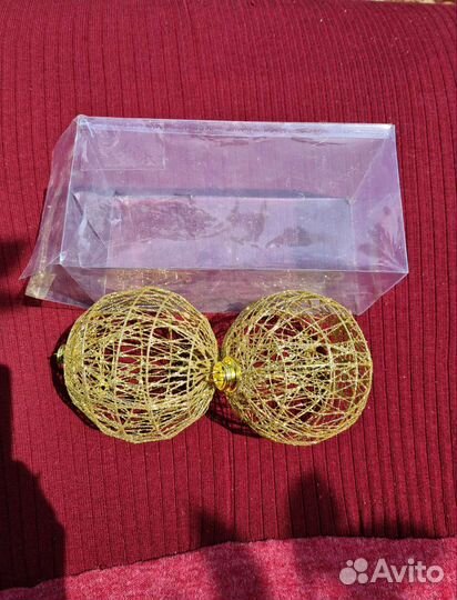 Золотые елочные шары