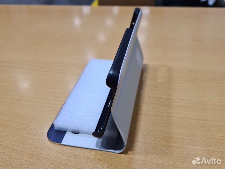 Чехол-книжка кожаный белый для Samsung Galaxy S20