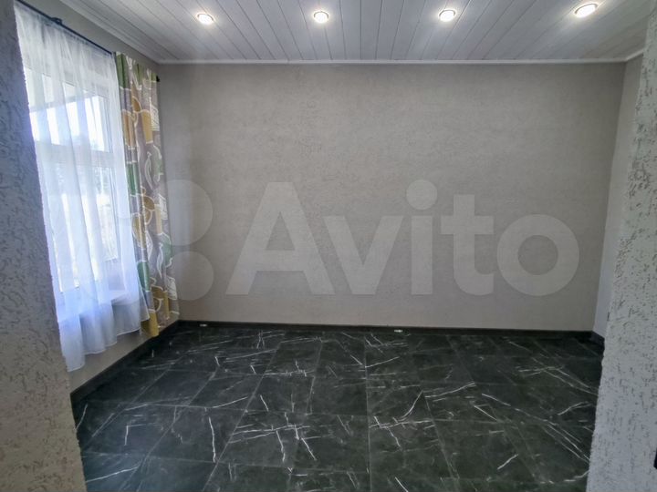 Дом 27,3 м² на участке 7,5 сот.