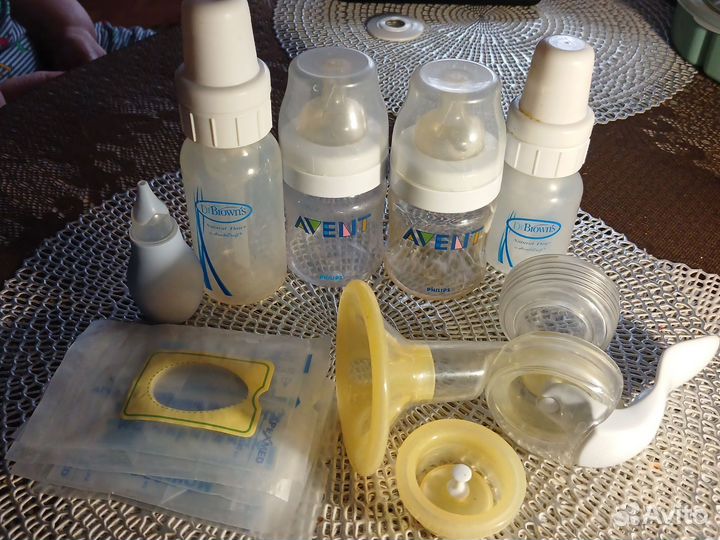 Бутылочки и молокотсос авент