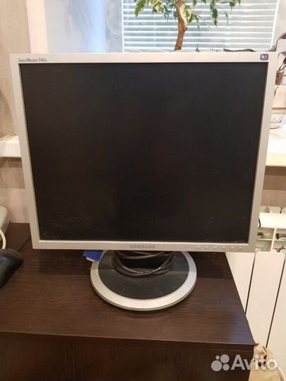 Монитор Samsung