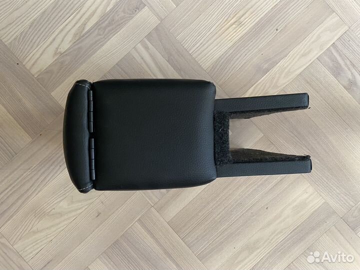 Подлокотник Ford Fusion