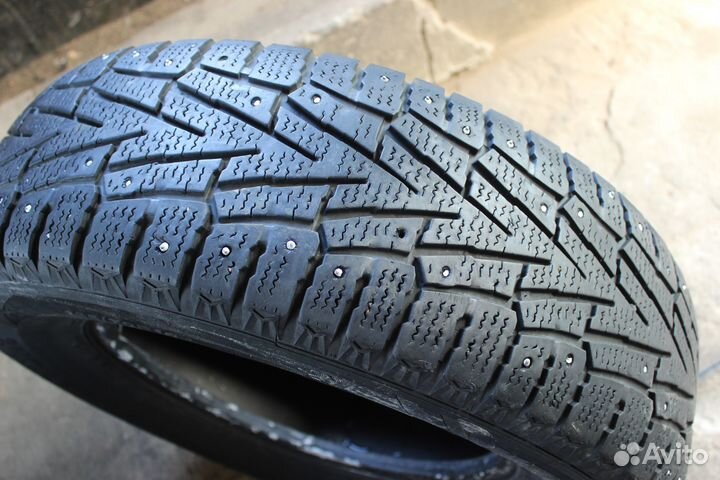 Roadstone Winguard WinSpike SUV 235/70 R16 106T