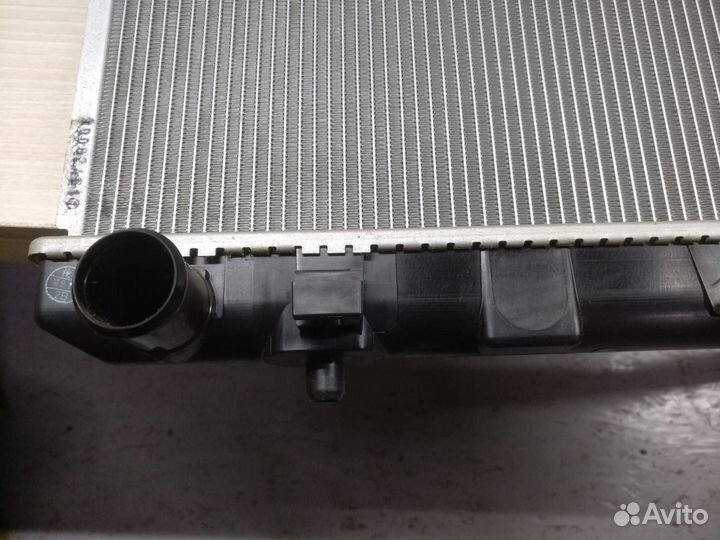 Радиатор охлаждения Suzuki SX4 17700-79J00