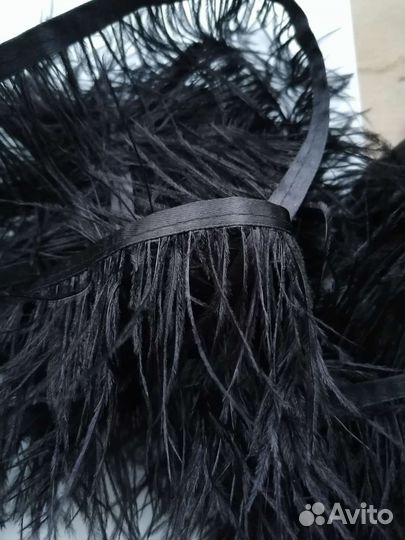Страусиные перья на ленте