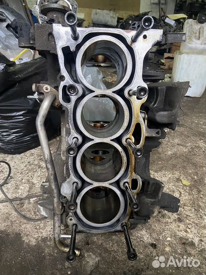 Блок цилиндров Toyota 2.4 Alphard Harrier 4WD 2AZ