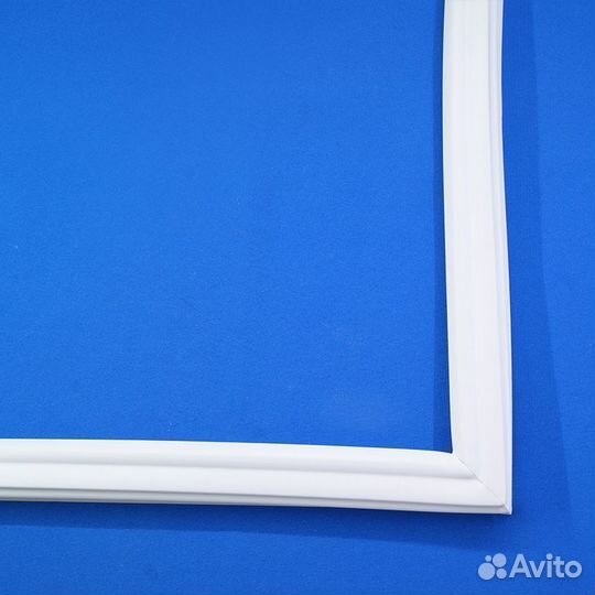 Уплотнитель двери для холодильника Indesit