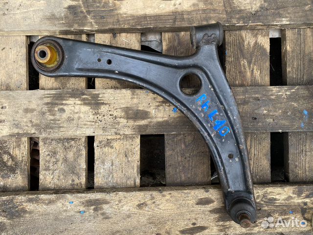 Передний правый рычаг Mitsubishi lancer 10