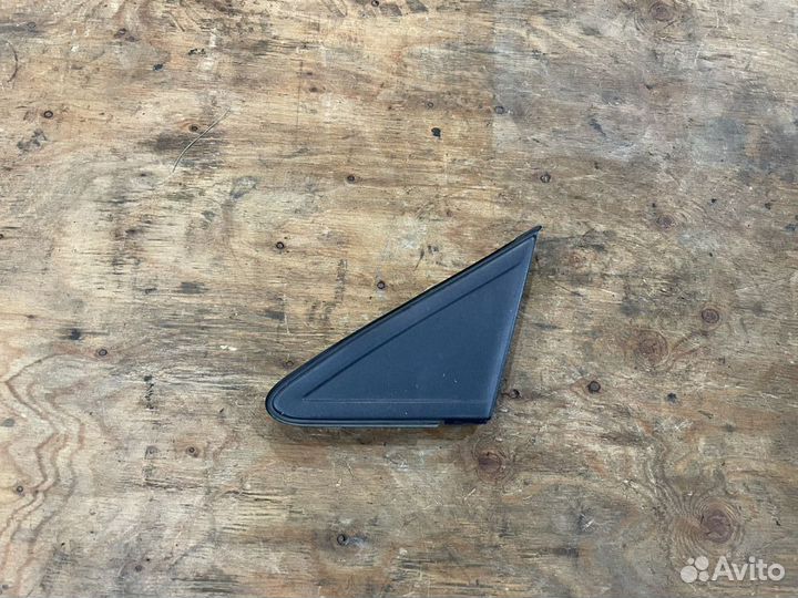 Молдинг уголок зеркала стойки крыла Focus II рест