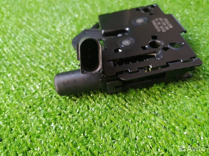 Замок капота Audi A4 B9