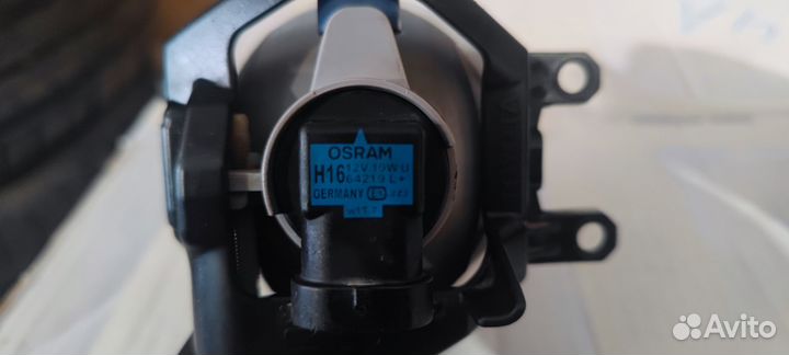 Противотуманные фары оригинал Toyota prius 30