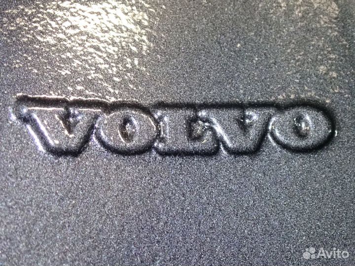 Комплект оригинальных R17 дисков Volvo xc60