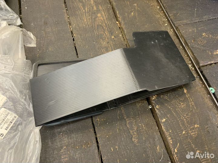 Subaru Tribeca B9 крепление аккумулятора