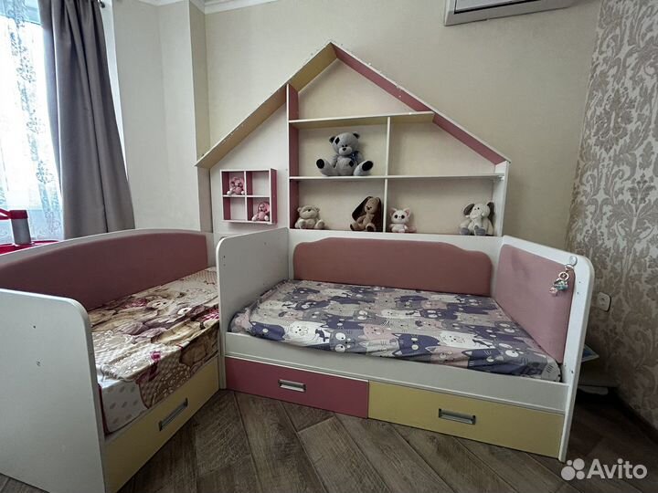 Двойная детская кровать с домиком