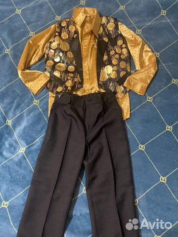 Косюм тройка новый