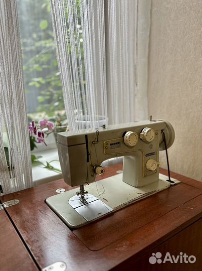 Швейная машина Подольск 142