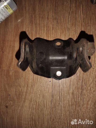 Кронштейн АКПП Toyota Corolla Fielder ZZE124G 1ZZ