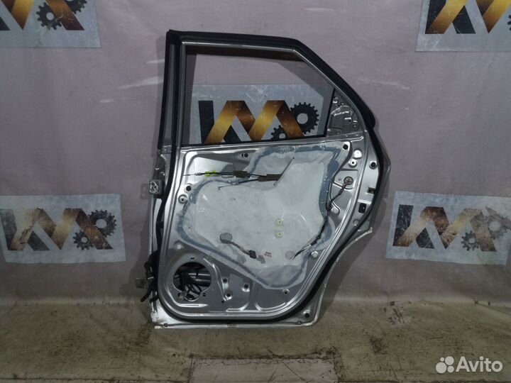Задняя правая дверь Honda Civic 5D 06