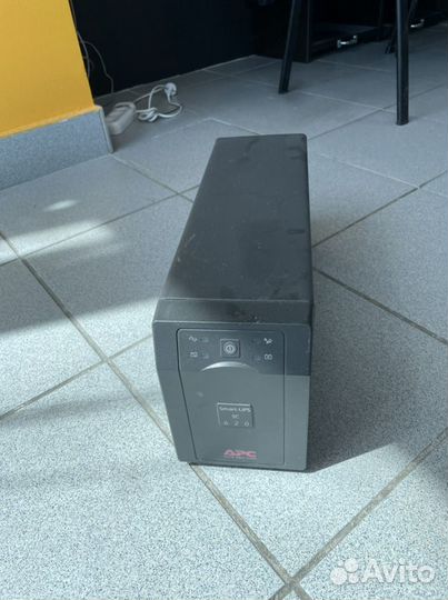 Источник бесперебойного питания APC Smart-UPS