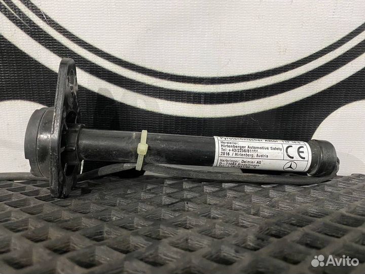 Пиропатрон петли капота Mercedes-Benz C-Класс