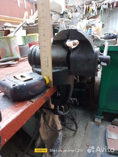 Тиски.ширина.губок.6.см.поворотные.чугунные