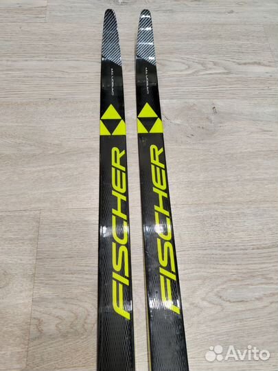Классические лыжи Fischer Carbonlite Junior 182