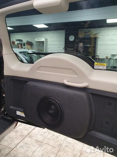 Сабвуфур стелс в автомобиль