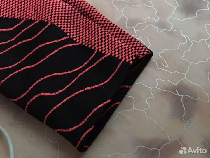 Черные лосины с розовым рисунком