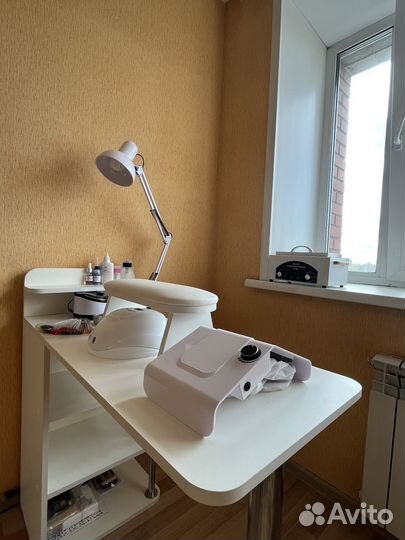 Маникюрный стол