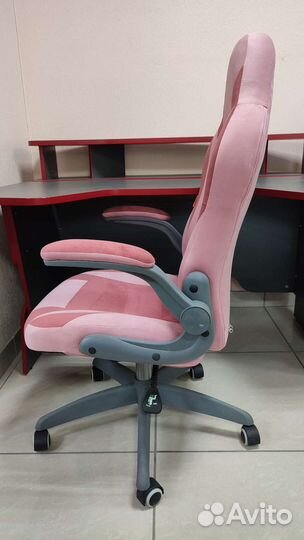 Компьютерное игровое геймерское кресло