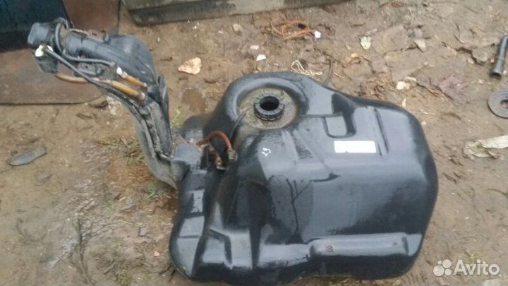 Бак топливный Volkswagen Passat B3 9A 1991