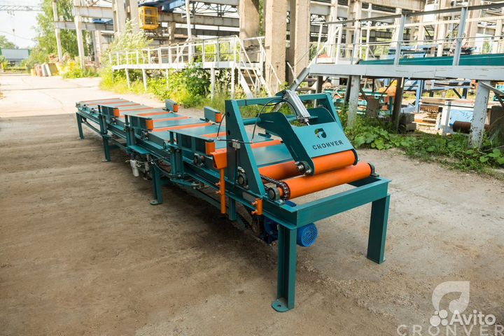 Рольганг приводной центрирующий