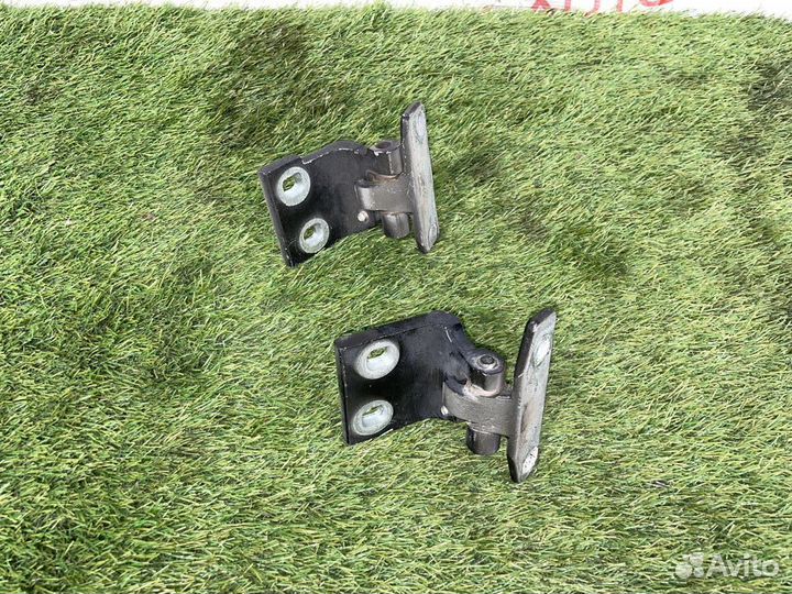 Петли передней правой двери Hummer H3 GMT345