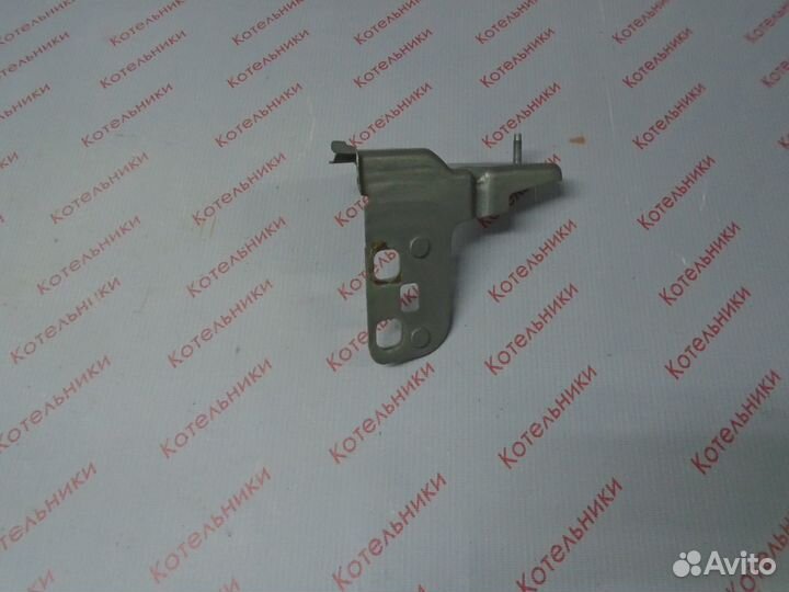 Nissan 62293-BV000 Кронштейн левый