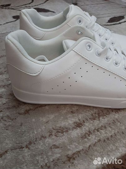 Кроссовки женские 41 размер новые