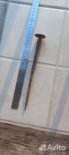Старинный кованный гвоздь