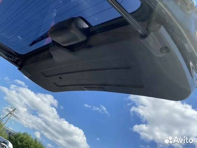 Обшивка крышки багажника Nissan Cube