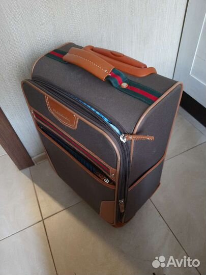 Чемодан на колесах