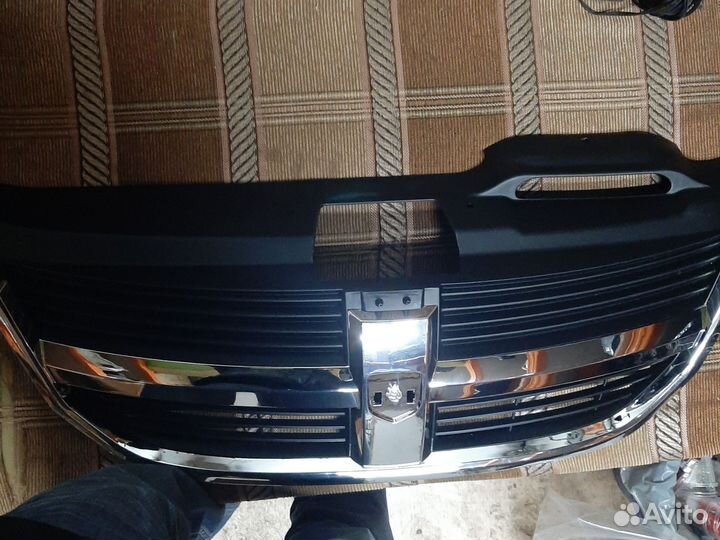 Решетка радиатора dodge Джорно 2008г