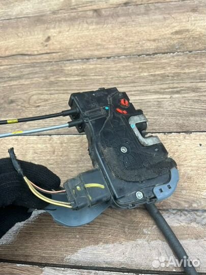 Замок двери задний левый Hyundai Sonata седан 2.4