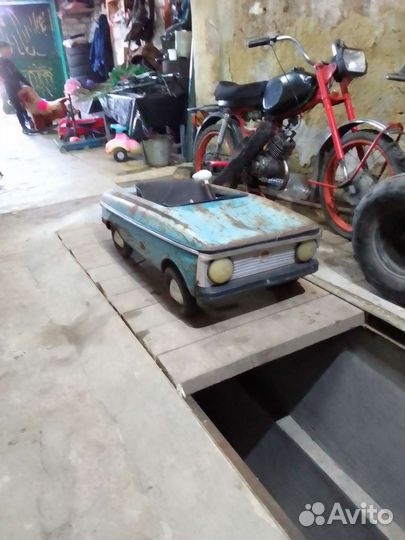 Детская машинка на педалях СССР