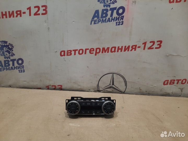 Блок управления климат-контролем Mercedes C180
