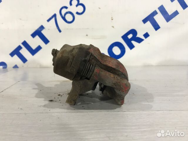 Суппорт передний левый renault sandero 1 1.6 мт